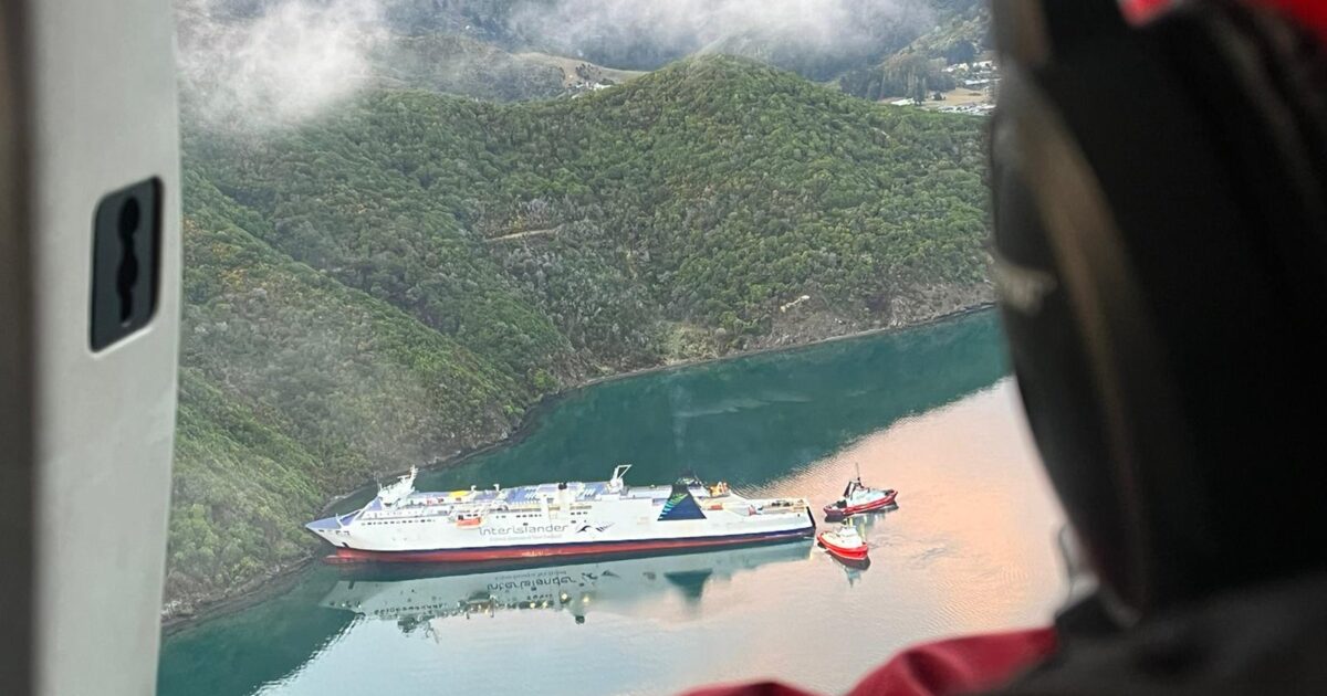 Aratere Interislander Grounded! - Pixelz